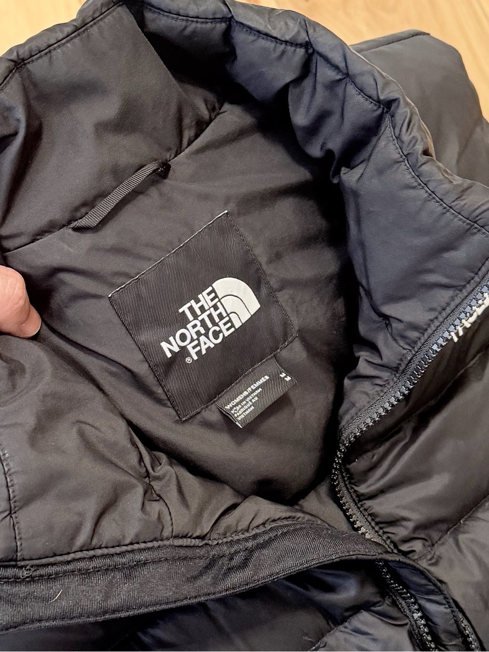 North Face Women’s 550 Down Filled Puffer Vest - Picture 3 of 6